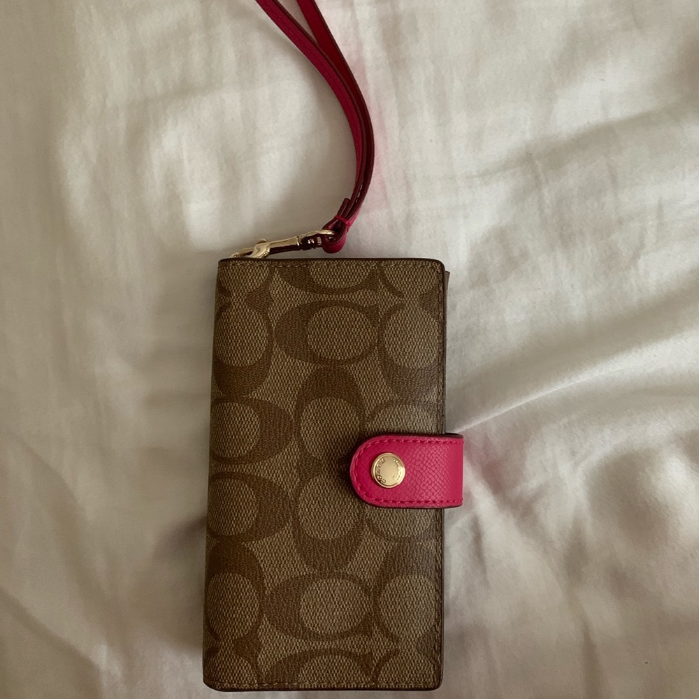 Coach wristlet wallet